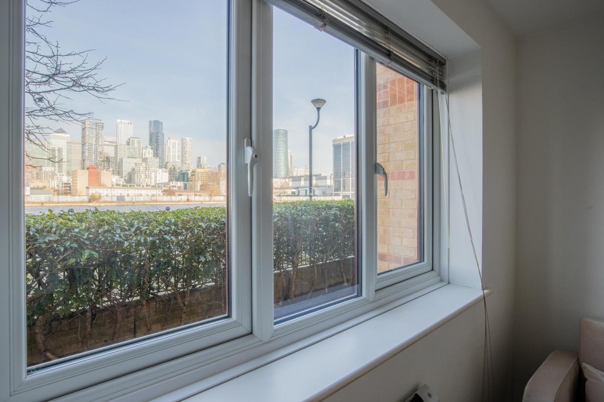 Londwell, Canary Wharf Riverfront Chic * Londra